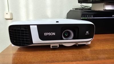 Лот: 25280489. Фото: 1. Проектор Epson eb fh52. Проекторы