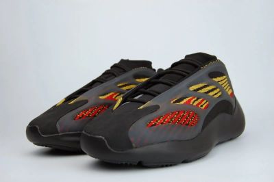 Лот: 16953191. Фото: 1. Кроссовки Adidas Yeezy 700 v3... Кеды, кроссовки, слипоны