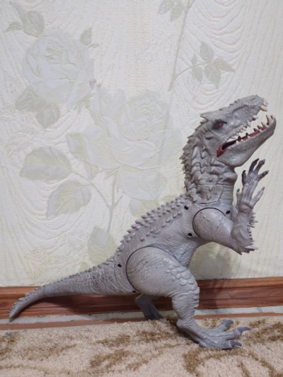 Лот: 24697833. Фото: 1. Игрушка рычащий и светящийся динозавр... Другое (игрушки)