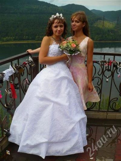 Лот: 641034. Фото: 1. Красивое свадебное платье. Другое (свадебная мода)