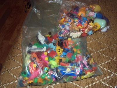 Лот: 750187. Фото: 1. Игрушки от шоколадных яиц. Много. Игрушки