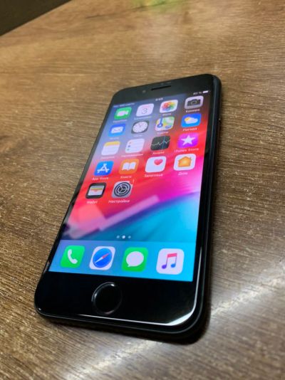 Лот: 14006303. Фото: 1. Смартфон Apple iPhone 8 64GB Space... Смартфоны