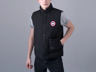 Лот: 12644339. Фото: 1. Жилет Canada Goose. Верхняя одежда