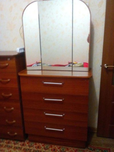 Лот: 9352950. Фото: 1. Продам комод с зеркалом как новый... Комоды