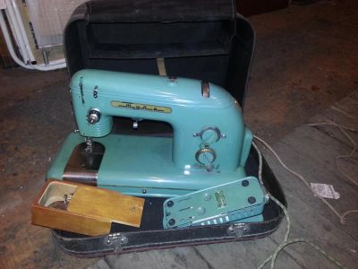 Лот: 3294522. Фото: 1. швейная машина Тула модель-1 1956год. Орудия труда