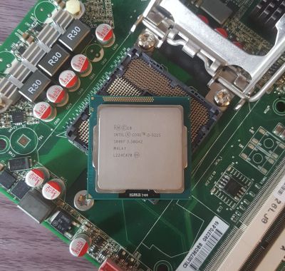 Лот: 12103880. Фото: 1. Intel Core i3-3225 3.30ghz. Процессоры