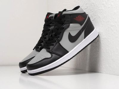 Лот: 18945860. Фото: 1. Кроссовки Nike Air Jordan 1 Mid... Кеды, кроссовки, слипоны