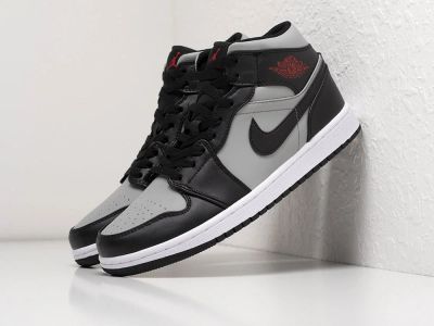 Лот: 18945865. Фото: 1. Кроссовки Nike Air Jordan 1 Mid... Кеды, кроссовки, слипоны