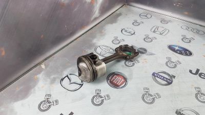 Лот: 23588262. Фото: 1. Поршень с шатуном Mitsubishi Dion... Двигатель и элементы двигателя