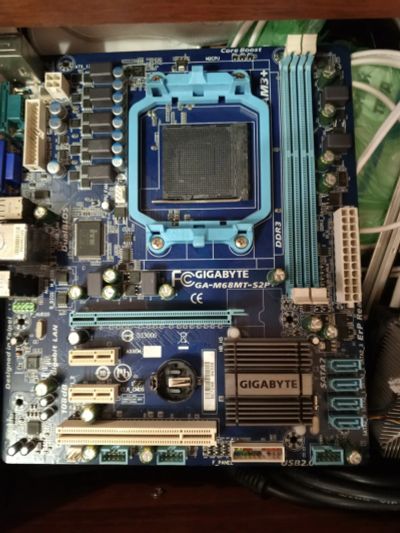 Лот: 20817343. Фото: 1. Материнская плата Gigabyte GA-M68MT-S2P... Материнские платы