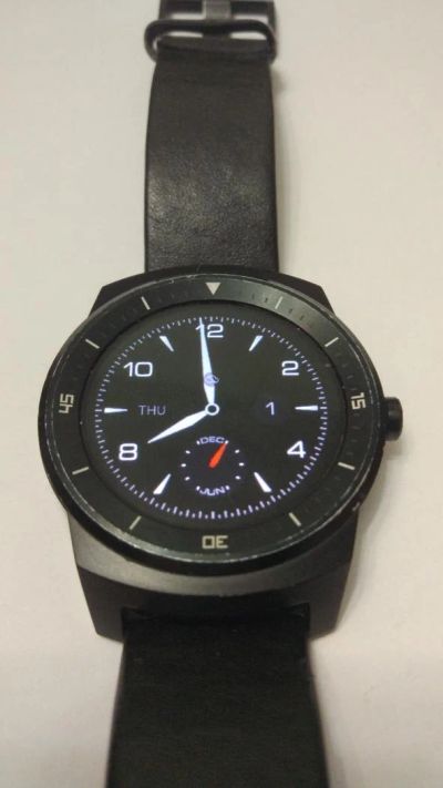 Лот: 9580356. Фото: 1. Lg g watch r возможен обмен. Смарт-часы, фитнес-браслеты, аксессуары