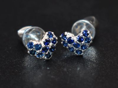 Лот: 21143353. Фото: 1. Серьги-пусеты с камнями: Сапфир. Серьги, каффы