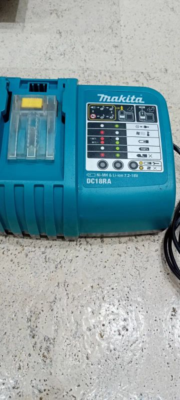 Лот: 21142003. Фото: 1. Makita DC18RA зарядное. Электроинструмент