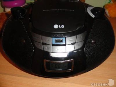 Лот: 8918817. Фото: 1. продам Портативная CD магнитола... Музыкальные центры, магнитолы
