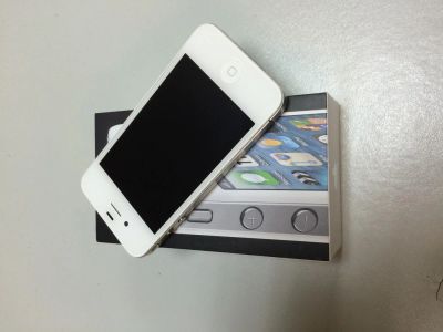 Лот: 5283160. Фото: 1. iphone 4 white 8 gb. Смартфоны