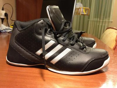 Лот: 4168492. Фото: 1. Кроссовки баскетбольные Adidas. Кеды, кроссовки, слипоны