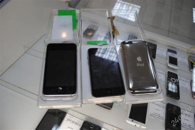 Лот: 840275. Фото: 1. Ipod Touch 8GB. Плееры
