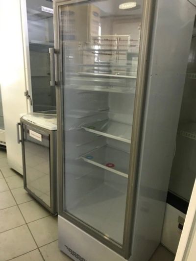 Лот: 15456801. Фото: 1. Холодильный шкаф-витрина Бирюса... Холодильное