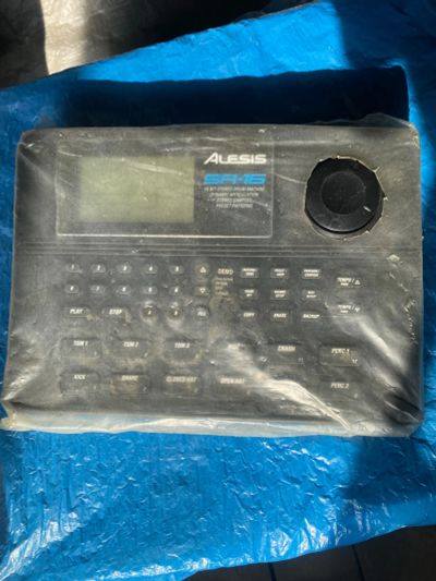 Лот: 25120752. Фото: 1. Alesis sr 16. Микшеры, предусилители, микрофонные эффекты