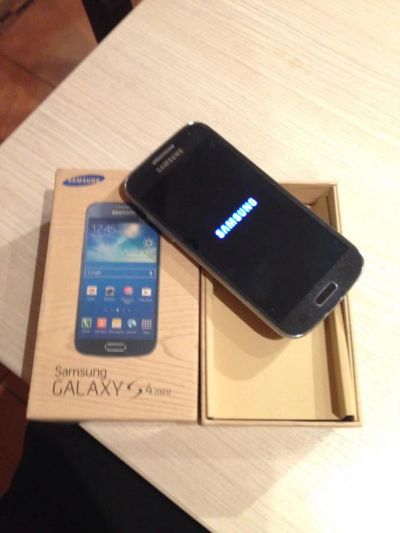 Лот: 6228758. Фото: 1. Samsung s 4 mini в идеале!!!. Смартфоны
