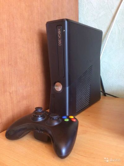 Лот: 4622753. Фото: 1. XBOX 360 Slim 4GB + 2 игры. Игровые приставки, консоли