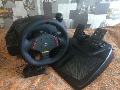 Лот: 11752435. Фото: 1. Игровой руль Logitech Momo. Рули, джойстики