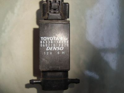 Лот: 1964574. Фото: 1. Мотор насос омывателя Toyota Allex... Электрооборудование