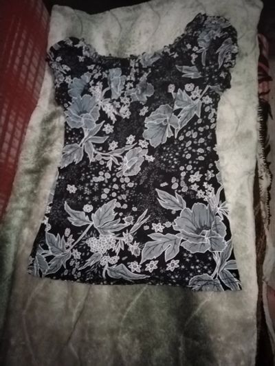 Лот: 19636137. Фото: 1. Кофта с цветами(размер 44-46). Блузы, рубашки