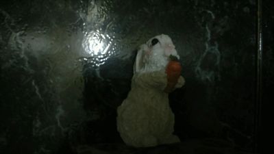 Лот: 8141261. Фото: 1. Игрушка керамическая Заяц с морковкой. Игрушки