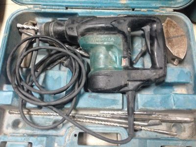 Лот: 5655598. Фото: 1. Продам перфоратор Makita HR3200C... Электроинструмент