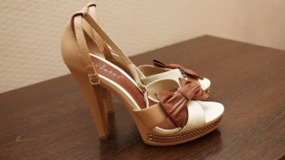 Лот: 7085908. Фото: 1. Босоножки кожаные 39-40 р. Босоножки