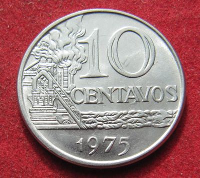 Лот: 20046279. Фото: 1. Бразилия 10 сентаво, 1975 г. Отличная... Америка