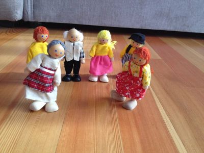 Лот: 3838334. Фото: 1. Куклы из дерева набор 6 штук Человечки... Куклы и аксессуары