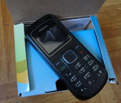 Лот: 4317834. Фото: 1. Nokia 1202 с разбитым экраном. Кнопочные мобильные телефоны