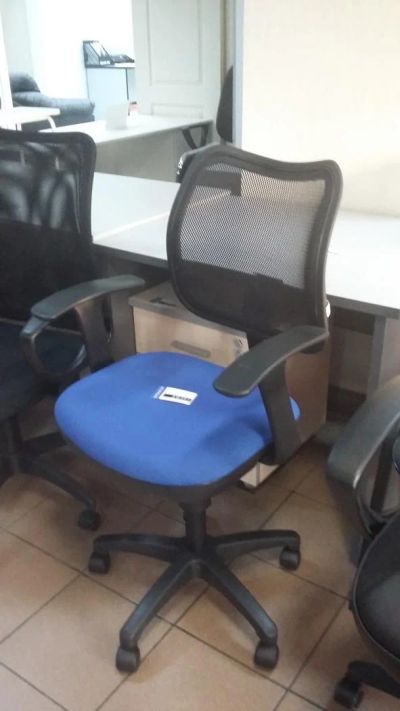 Лот: 8866495. Фото: 1. Кресло сетка черно-синее сн 797... Стулья и кресла офисные