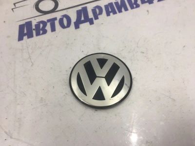 Лот: 21716519. Фото: 1. эмблема Volkswagen Jetta 1K2. Двигатель и элементы двигателя