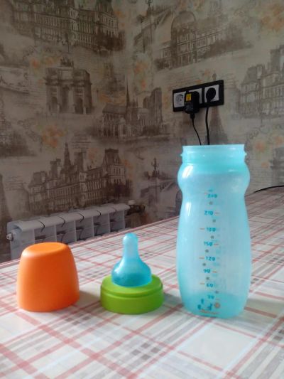 Лот: 8622364. Фото: 1. Бутылочка детская Tupperware... Всё для кормления