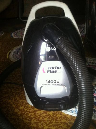 Лот: 4500848. Фото: 1. Пылесос LG Turbo Plus 1400W. Пылесосы, паровые швабры