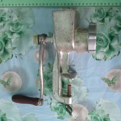 Лот: 17257195. Фото: 1. Мясорубка оцинкованный корпус... Другое (посуда, кухонная утварь)