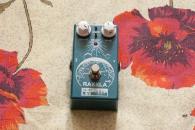 Лот: 11120077. Фото: 1. Shift Line Raxxla MK-II Chorus. Гитарные эффекты и комбоусилители