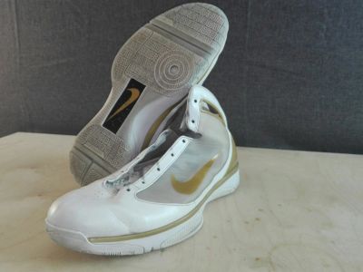 Лот: 9441207. Фото: 1. Кроссовки Nike hyperize. Кеды, кроссовки, слипоны