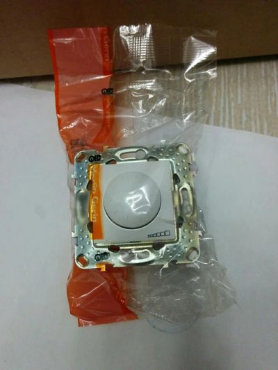 Лот: 7620683. Фото: 1. Диммер поворотный Schneider electric... Электроустановочные изделия