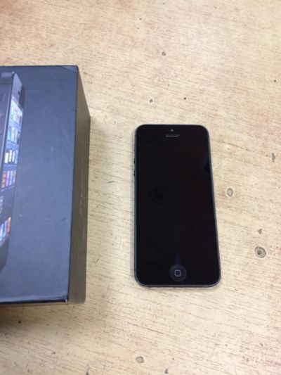 Лот: 6806588. Фото: 1. Apple iPhone 5 16Gb Black КОМПлЕКТ... Смартфоны