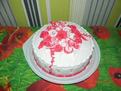 Лот: 6065383. Фото: 1. ТОРТ С Красно-Белыми Розами. Торты, пирожные