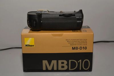 Лот: 7249066. Фото: 1. Батарейный блок Nikon MB-D10... Батарейные блоки, ручки