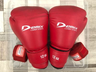 Лот: 10934129. Фото: 1. Боксерские перчатки Demix + бинты. Перчатки