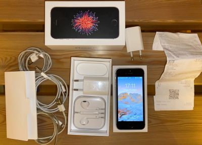 Лот: 16861557. Фото: 1. Apple iPhone se 32 гб серый. Смартфоны