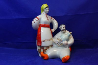 Лот: 19706300. Фото: 1. Редкая фарфоровая статуэтка Семейная... Фарфор, керамика