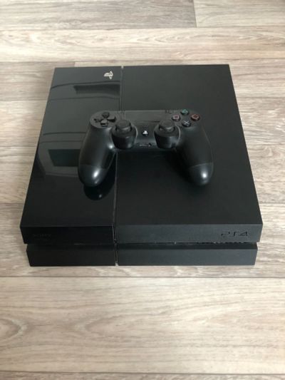 Лот: 19547714. Фото: 1. Консоль Sony PS4. Игровые приставки, консоли