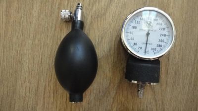 Лот: 8060753. Фото: 1. Груша и циферблат от тонометра. Оборудование
